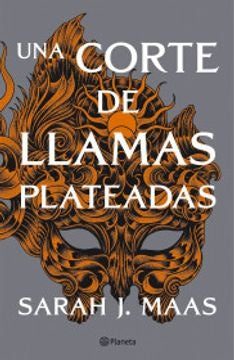 Portada de libro Una corte de llamas plateadas, máscara de llamas doradas y texto SARAH MAAS