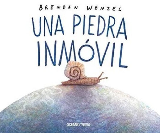 Portada del libro UNA PIEDRA INMÓVIL de Brendan Wenzel, caracol sobre roca