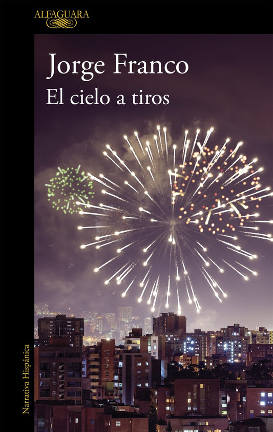 Libro El cielo a tiros de Jorge Franco, portada con fuegos artificiales y ciudad nocturna